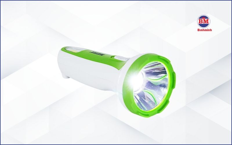 Đèn Pin Sạc – Vật Dụng đầu Tiên Bạn Cần Khi Mất điện